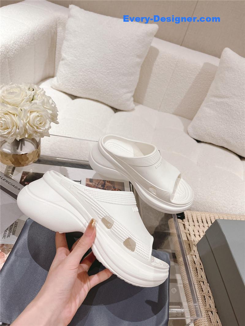 Ba1en*iaga explosive wedge platform sandals