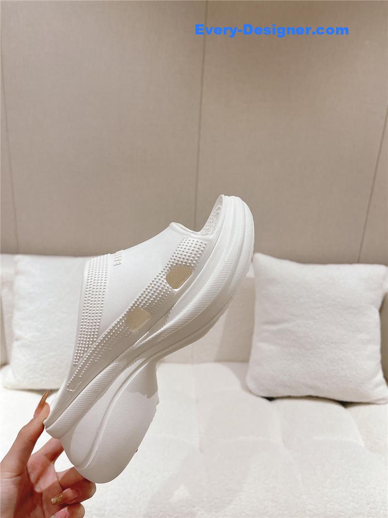 Ba1en*iaga explosive wedge platform sandals