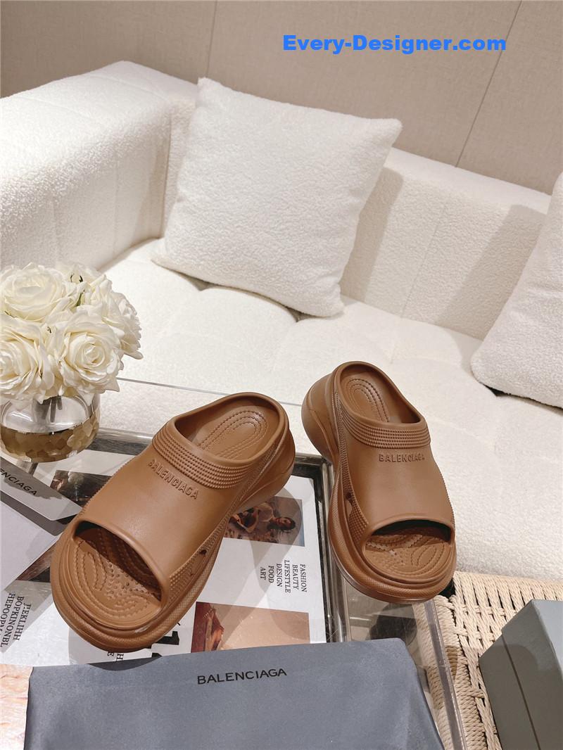 Ba1en*iaga explosive wedge platform sandals