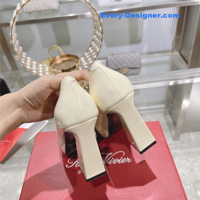 Roger vivier classic buckle pumps