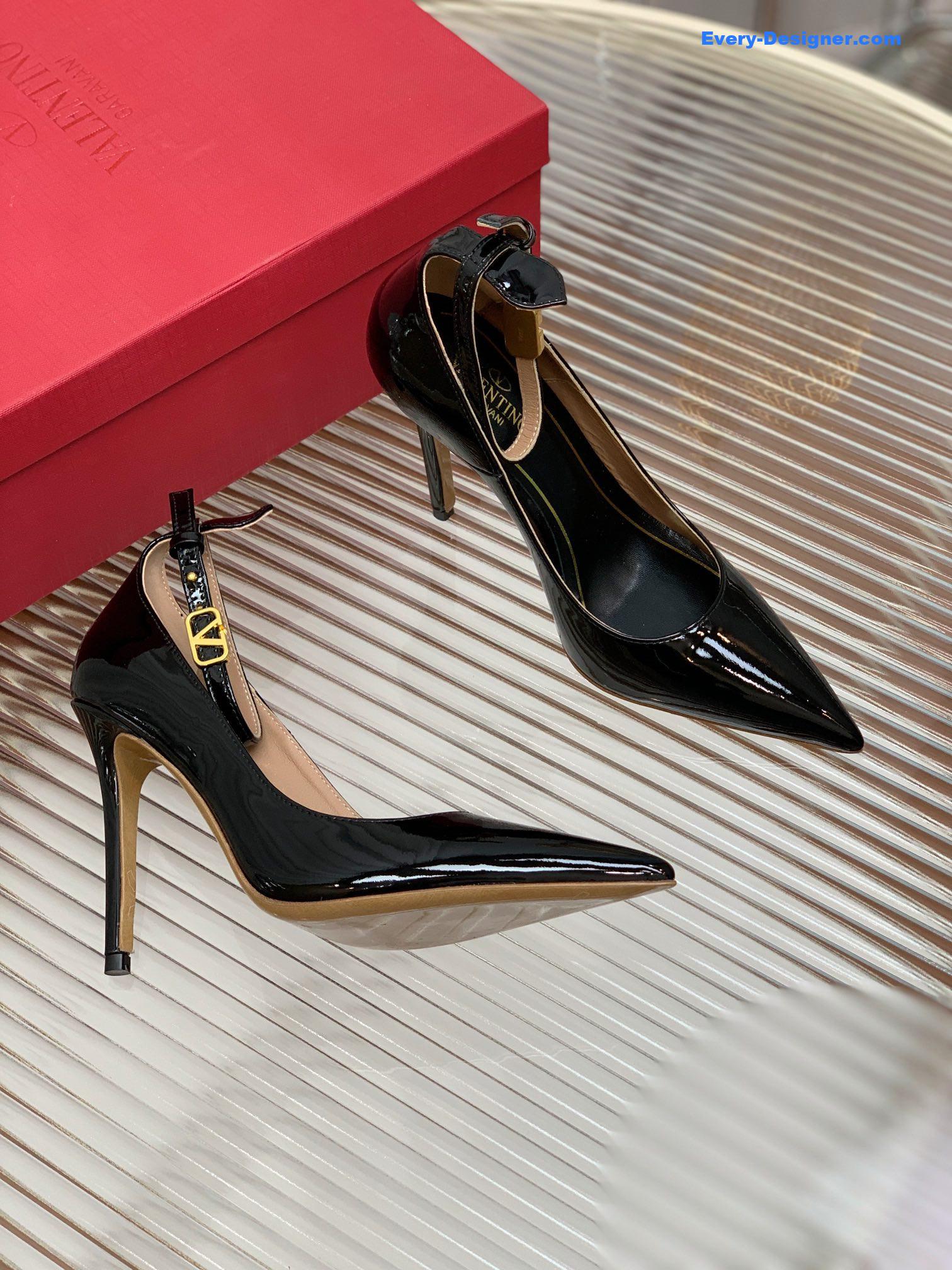 Va1e*ntin0 high heel pointed shoes