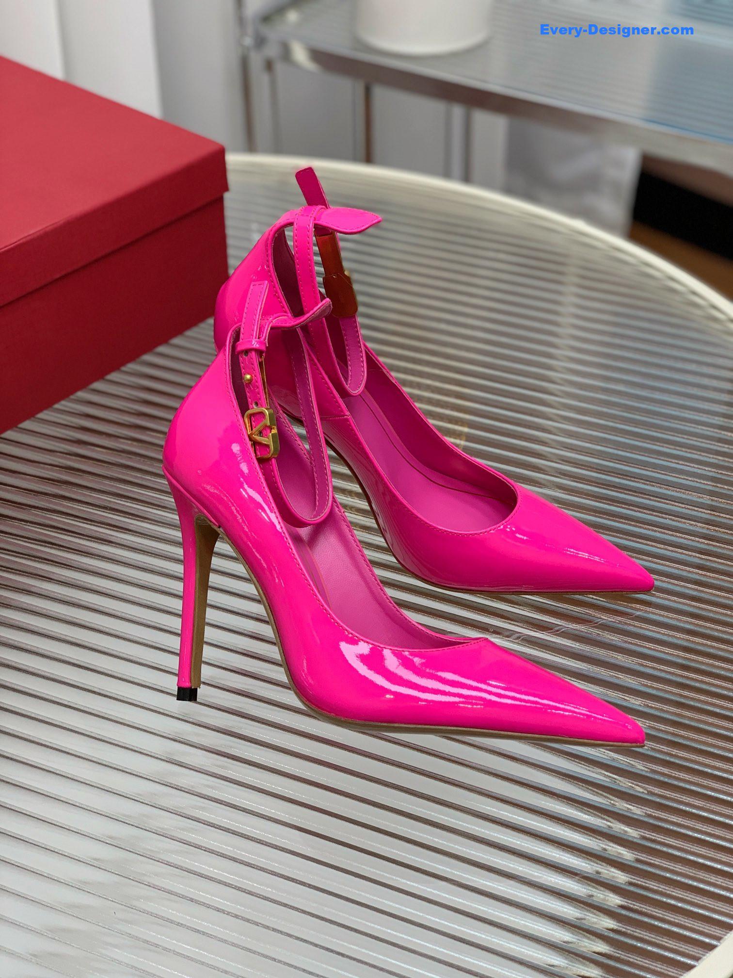 Va1e*ntin0 high heel pointed shoes