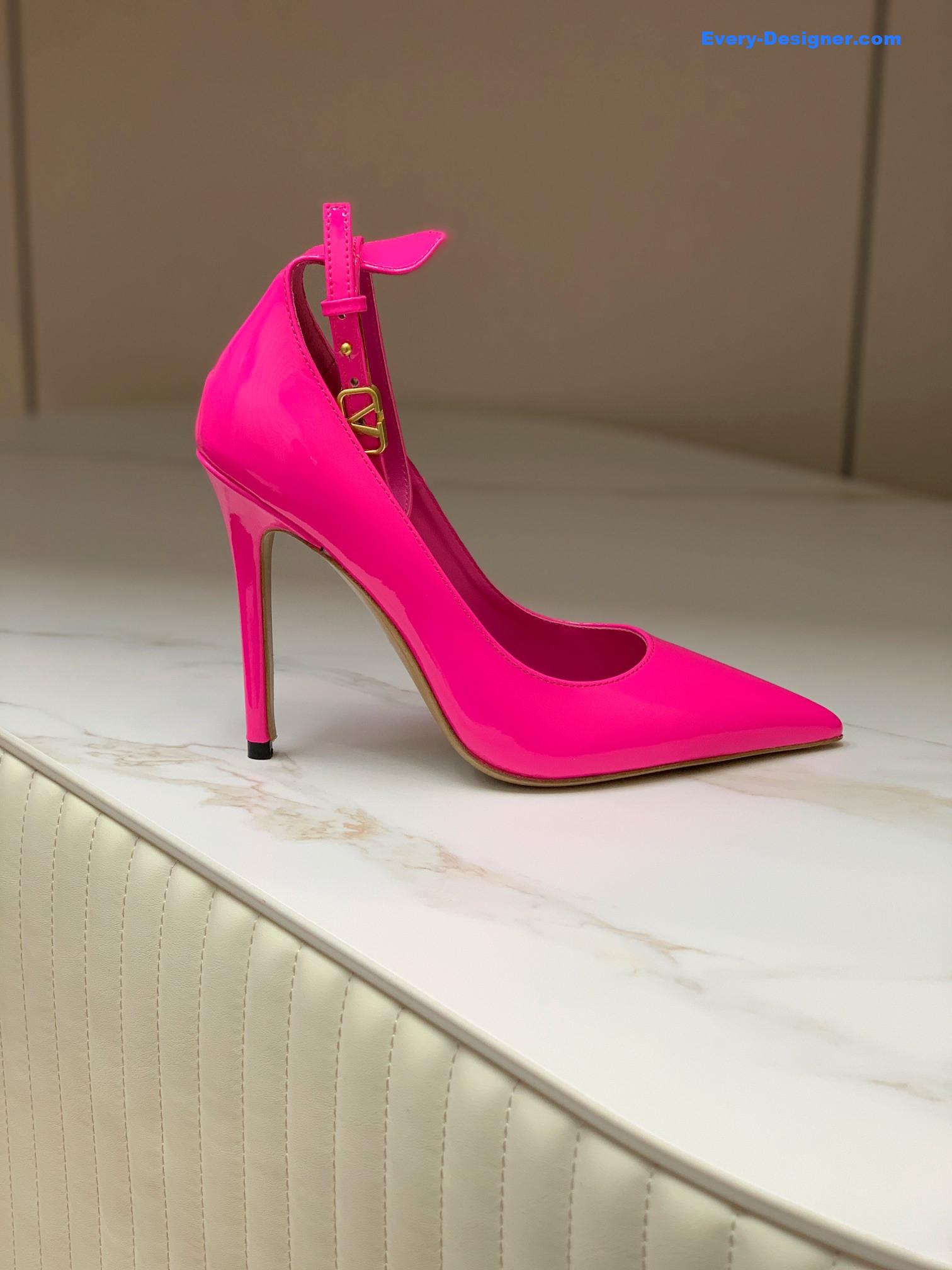 Va1e*ntin0 high heel pointed shoes