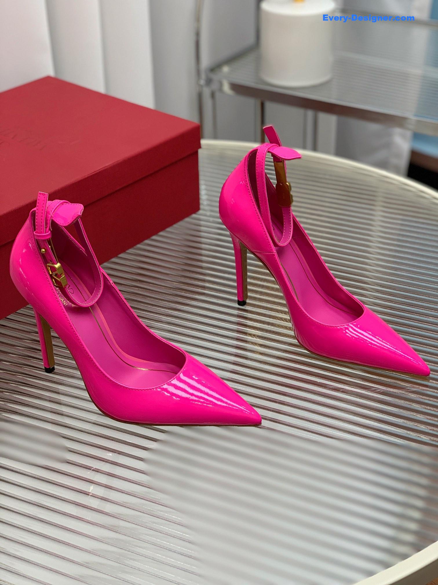 Va1e*ntin0 high heel pointed shoes