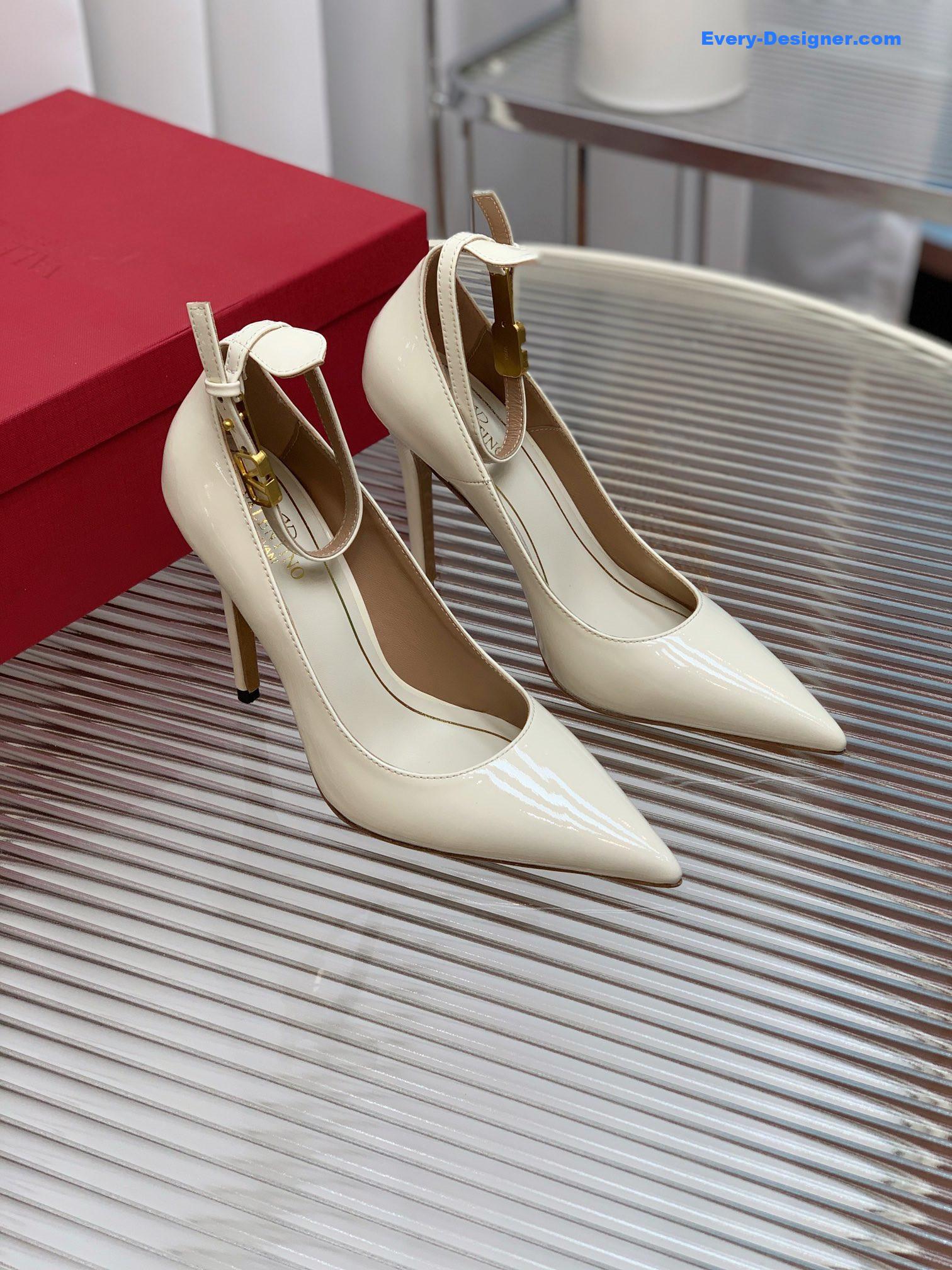 Va1e*ntin0 high heel pointed shoes