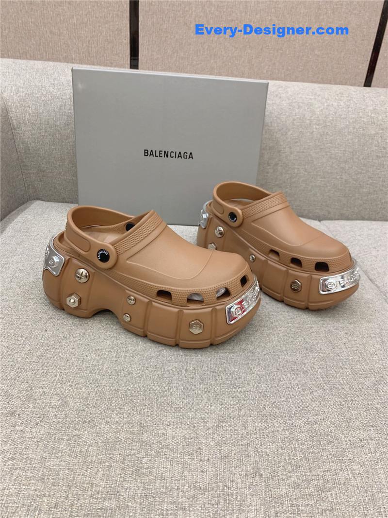 Ba1en*iaga platform heeled clogs