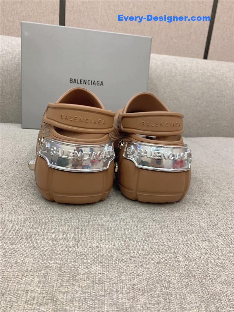 Ba1en*iaga platform heeled clogs