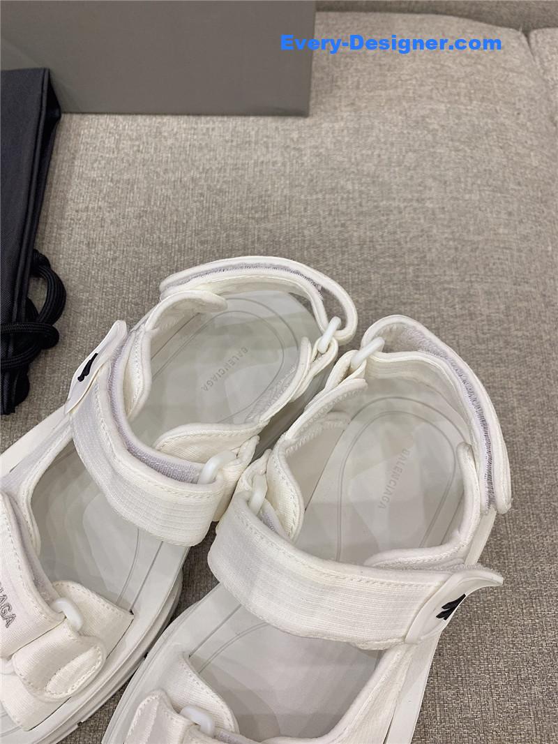 Ba1en*iaga new velcro sandals