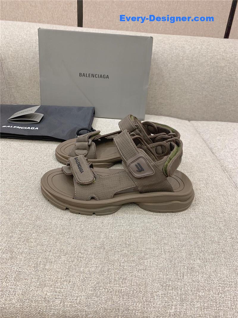 Ba1en*iaga new velcro sandals
