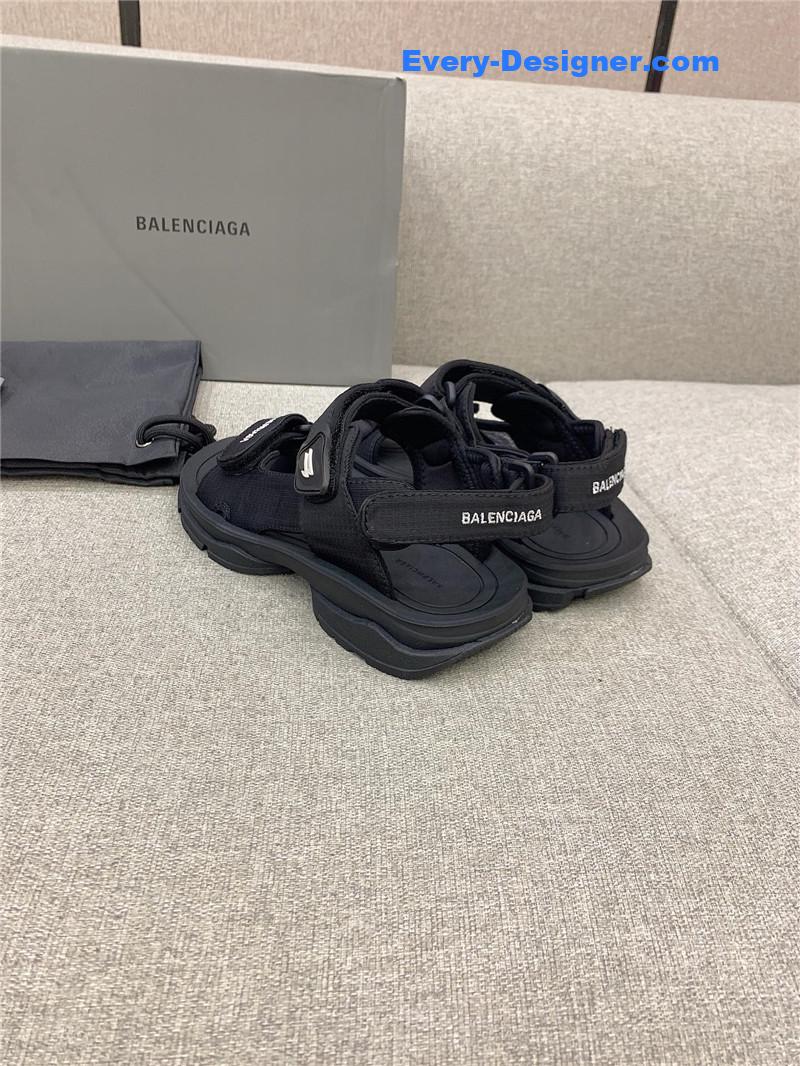 Ba1en*iaga new velcro sandals