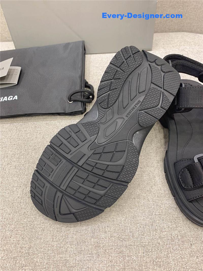 Ba1en*iaga new velcro sandals