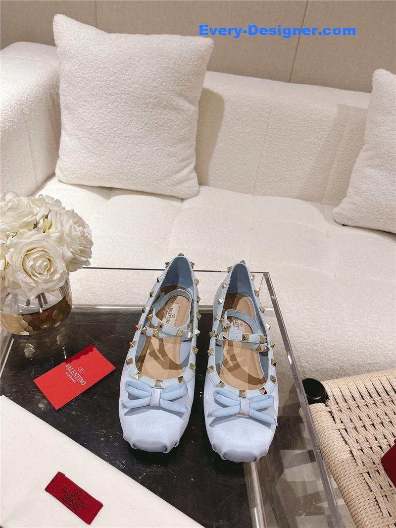 Va1e*ntin0 vintage craft pyramid big willow studded flats