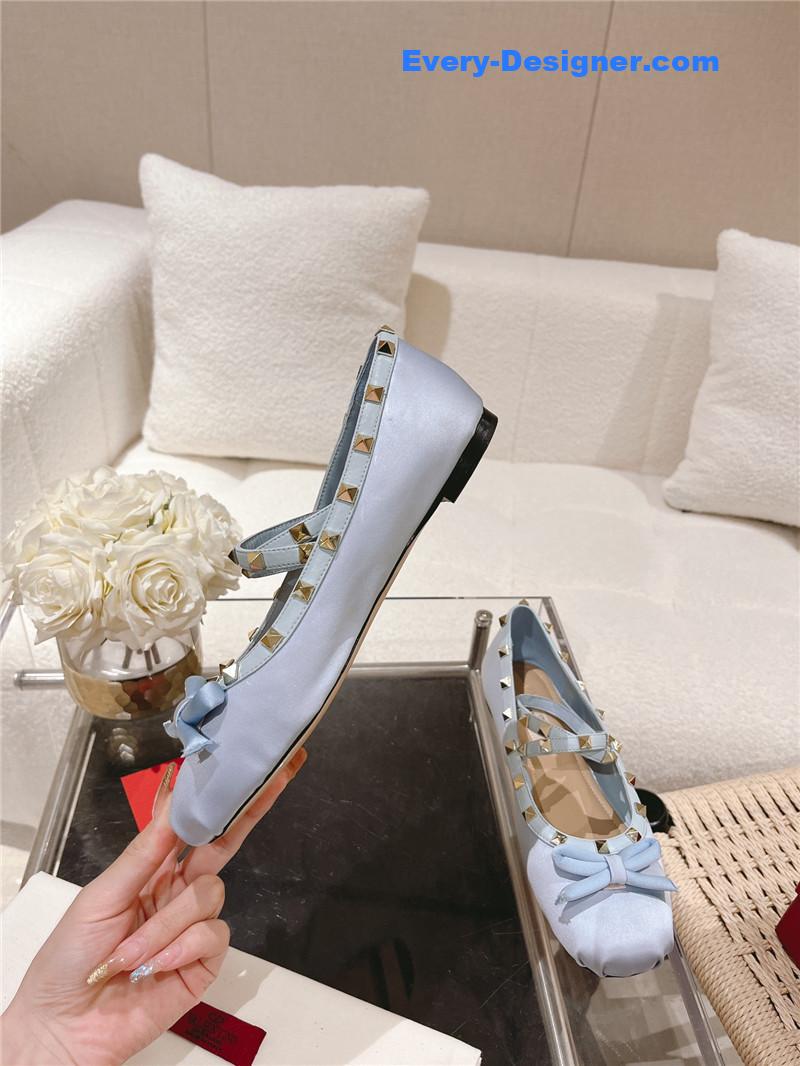 Va1e*ntin0 vintage craft pyramid big willow studded flats