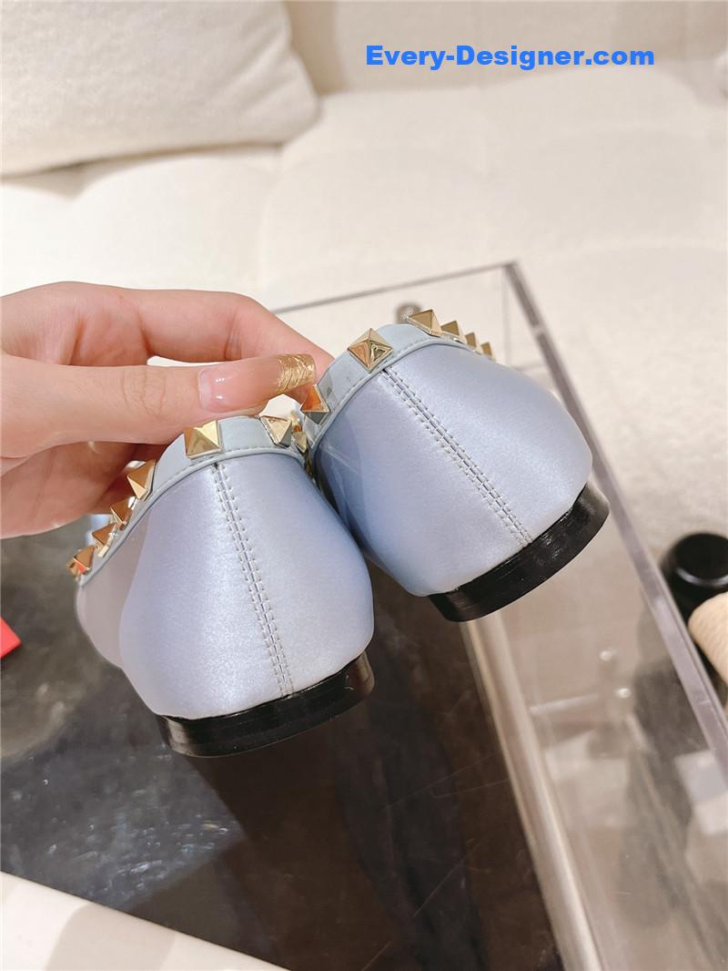 Va1e*ntin0 vintage craft pyramid big willow studded flats