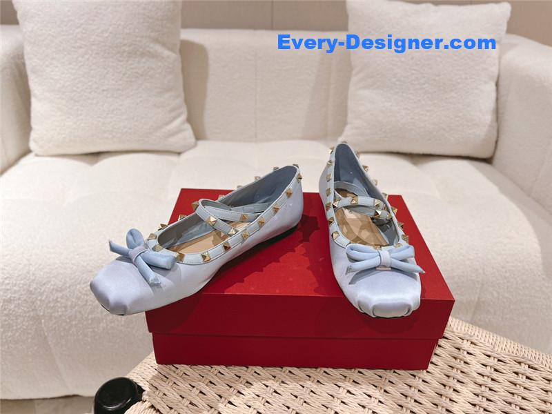 Va1e*ntin0 vintage craft pyramid big willow studded flats