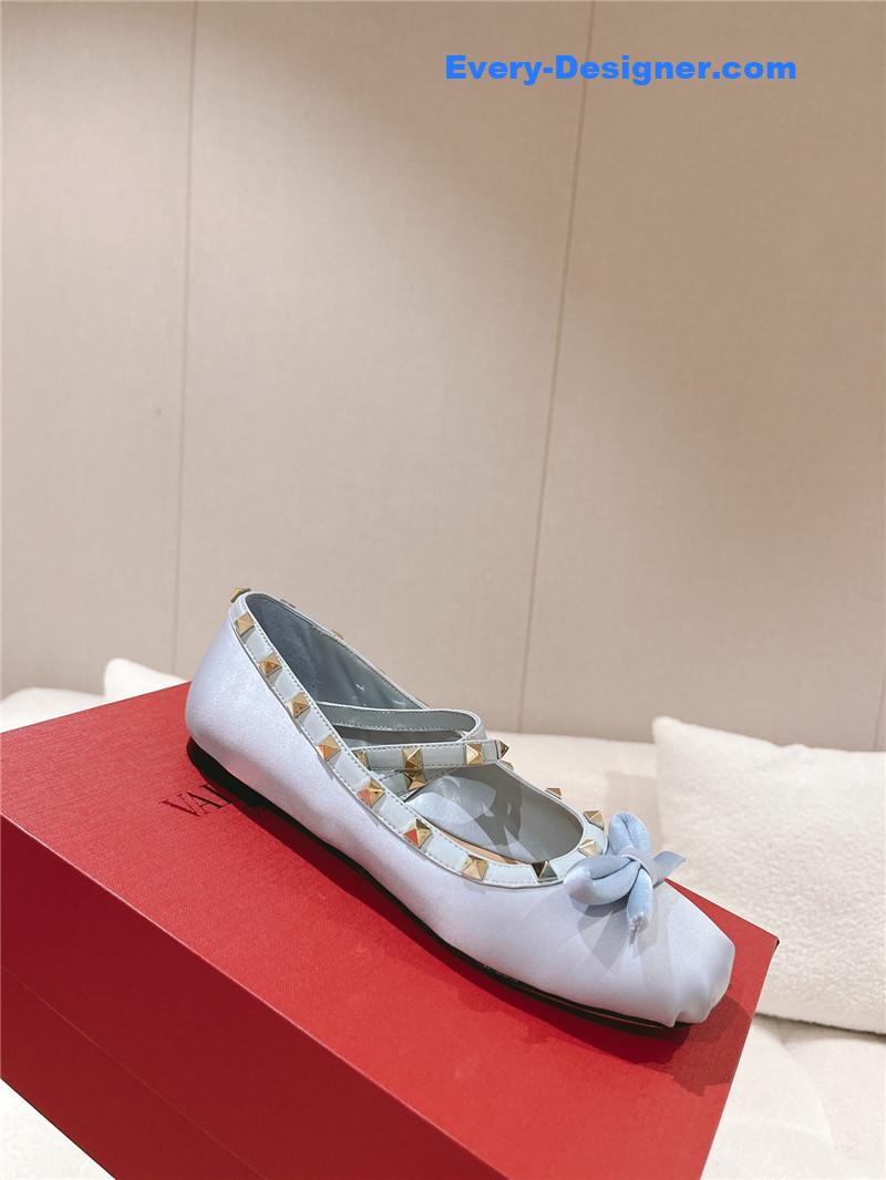 Va1e*ntin0 vintage craft pyramid big willow studded flats