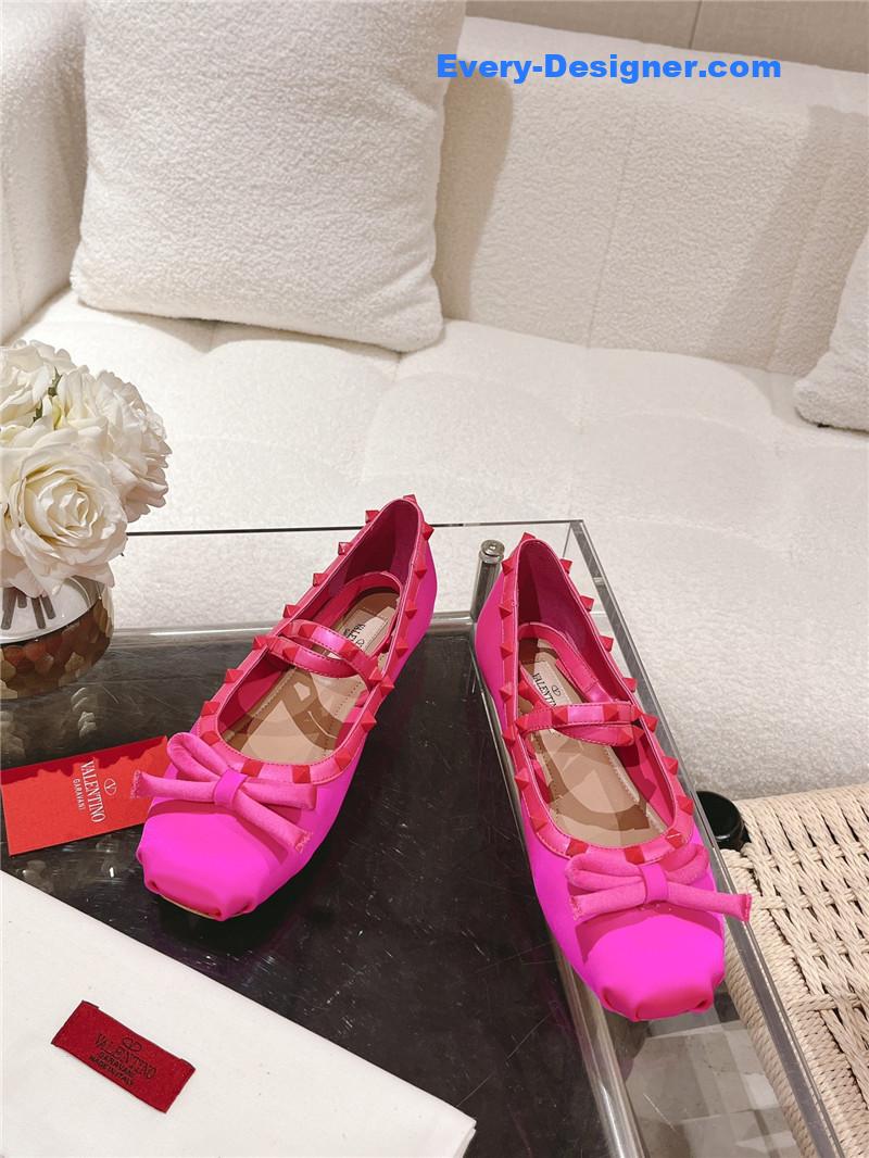 Va1e*ntin0 vintage craft pyramid big willow studded flats