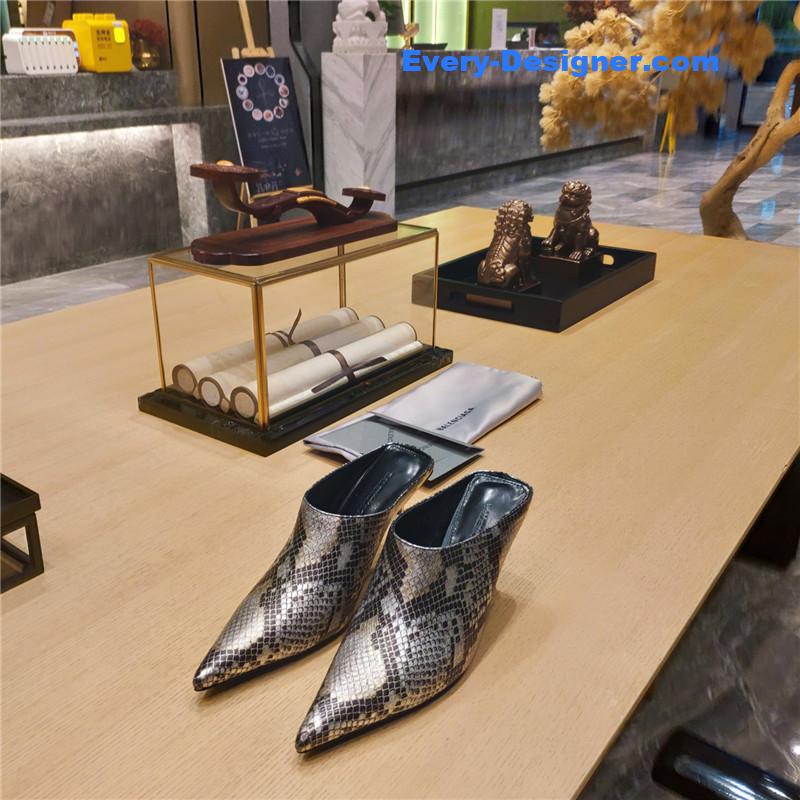 Ba1en*iaga deep toe slippers