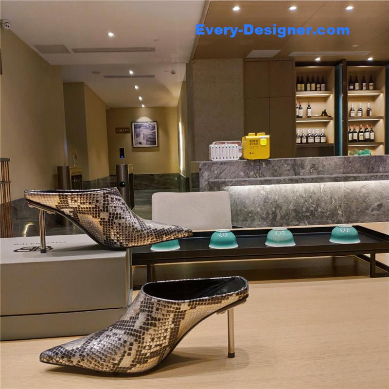 Ba1en*iaga deep toe slippers