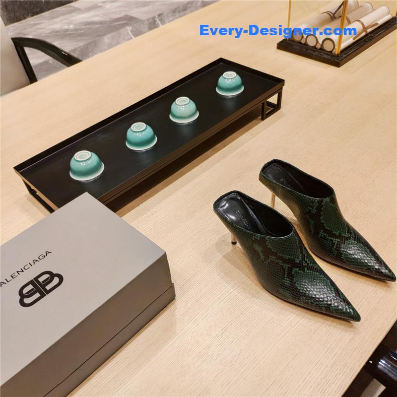 Ba1en*iaga deep toe slippers