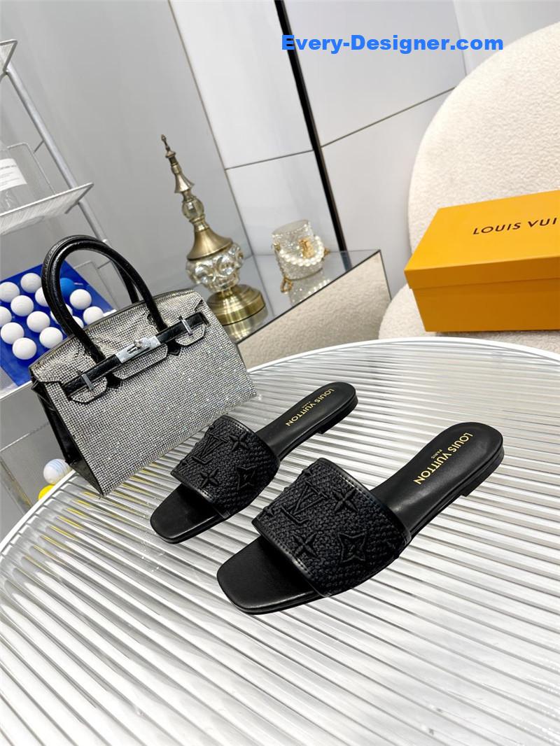 l0vis Vvtt0n lv catwalk flat slippers
