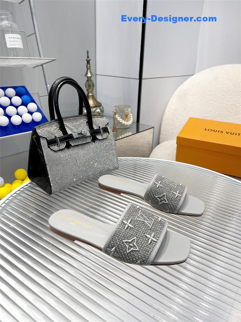 l0vis Vvtt0n lv catwalk flat slippers