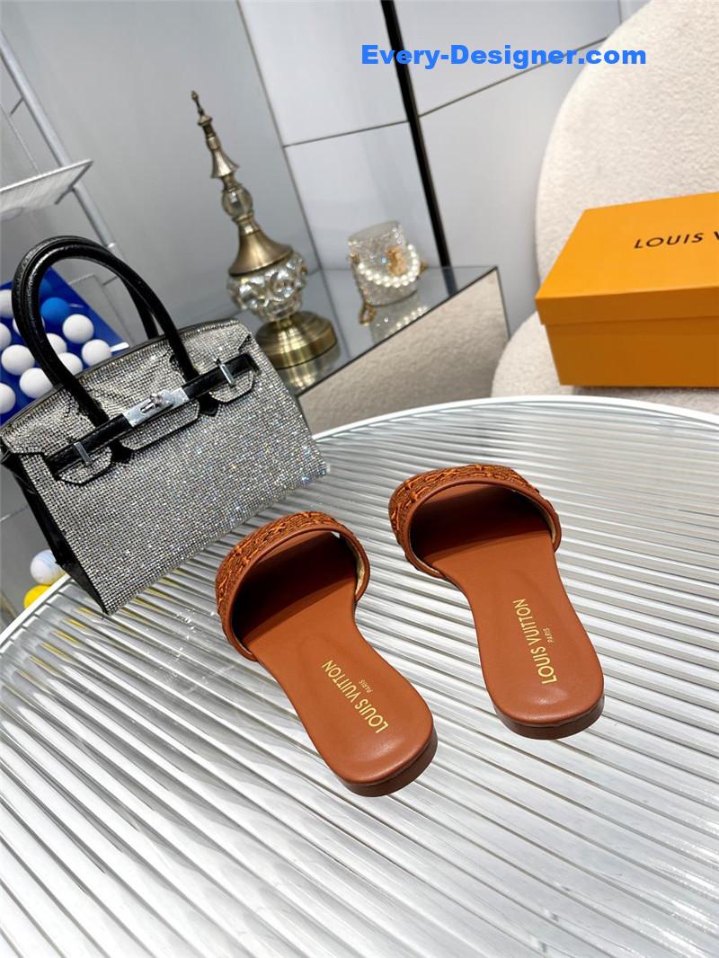 l0vis Vvtt0n lv catwalk flat slippers