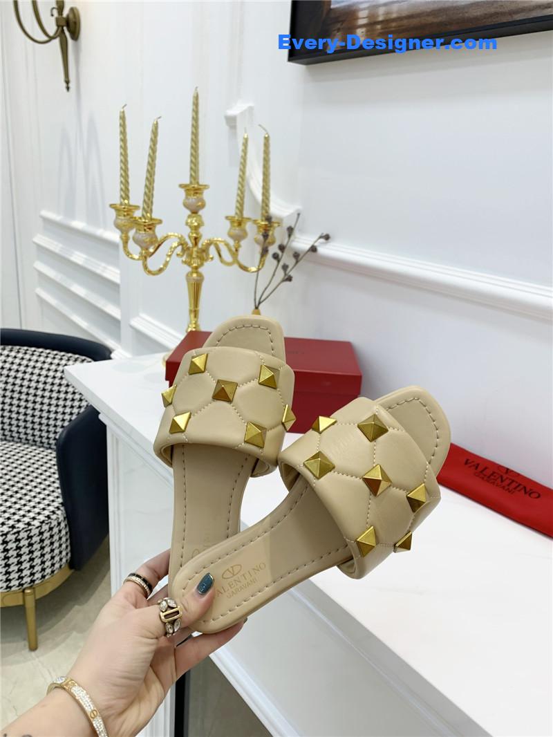 Va1e*ntin0 latest slippers