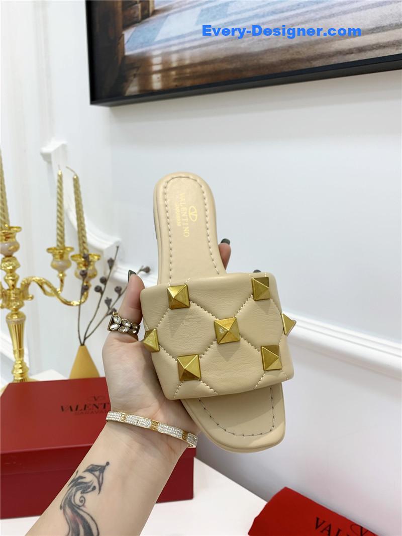 Va1e*ntin0 latest slippers