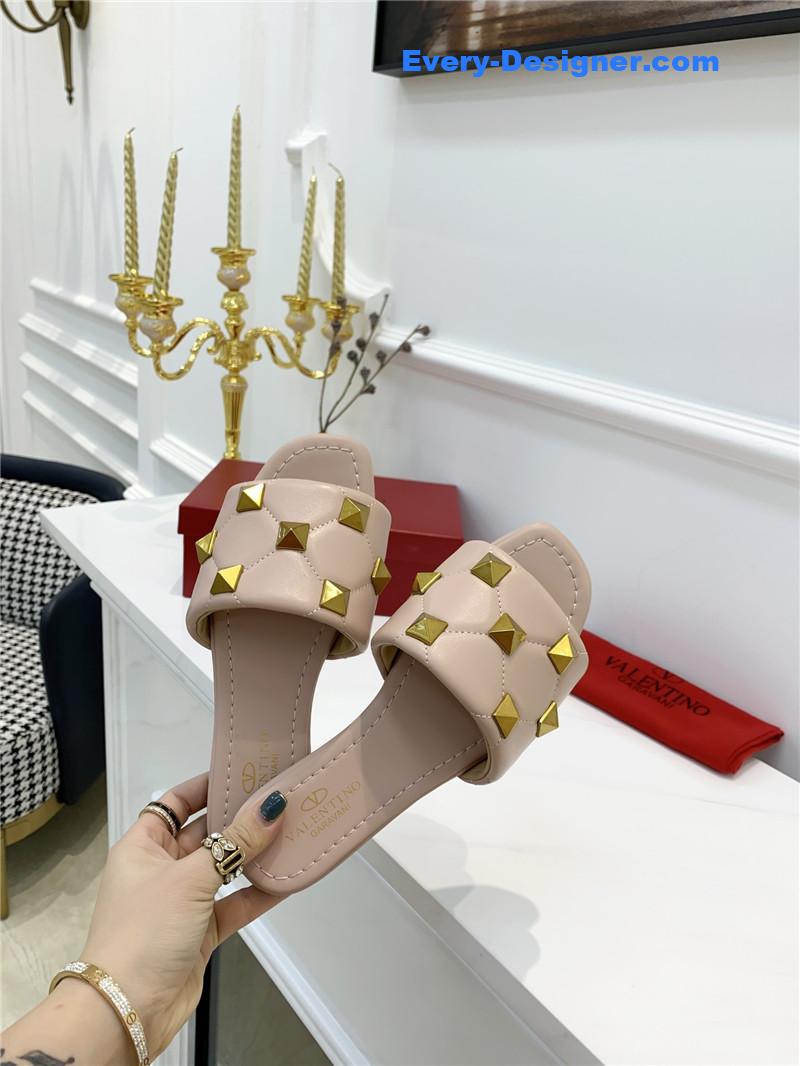 Va1e*ntin0 latest slippers