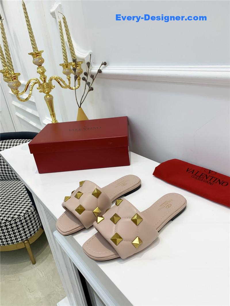 Va1e*ntin0 latest slippers
