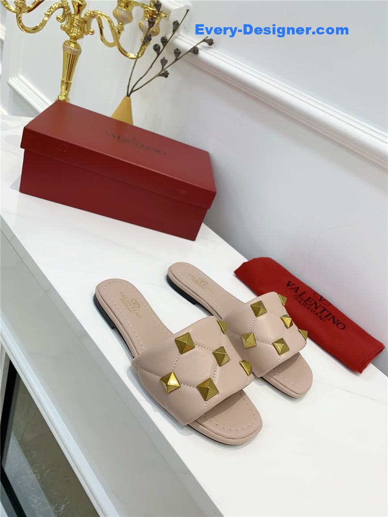 Va1e*ntin0 latest slippers