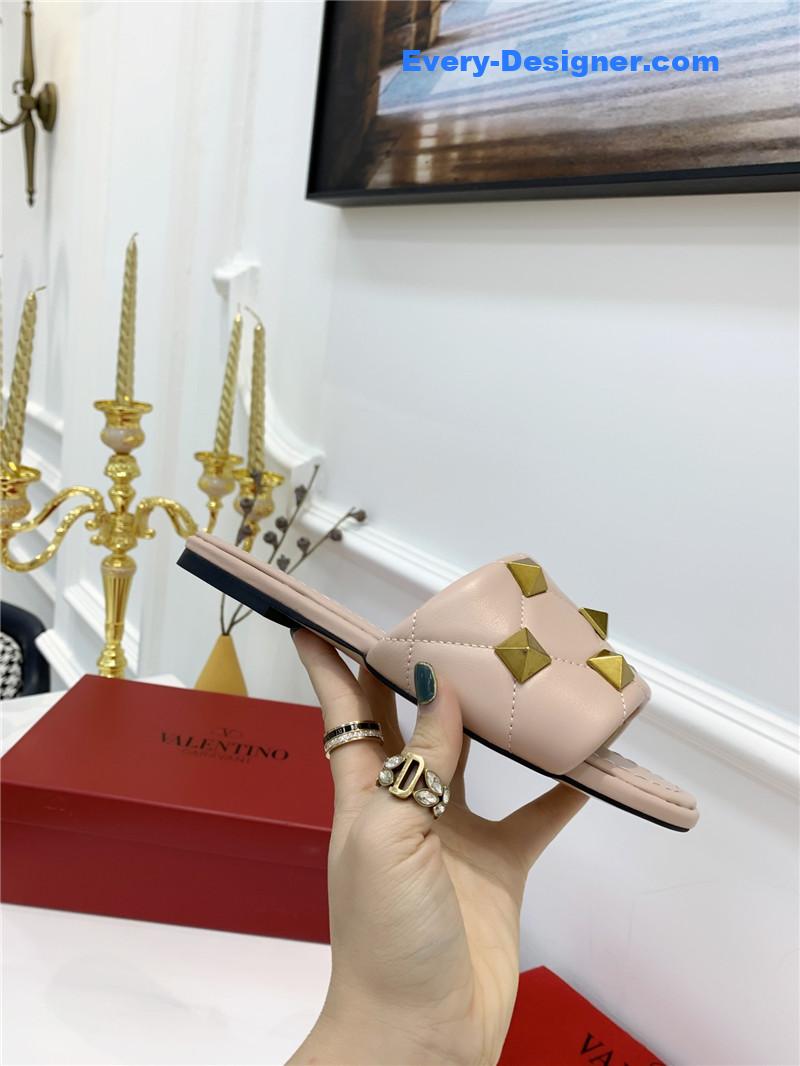 Va1e*ntin0 latest slippers