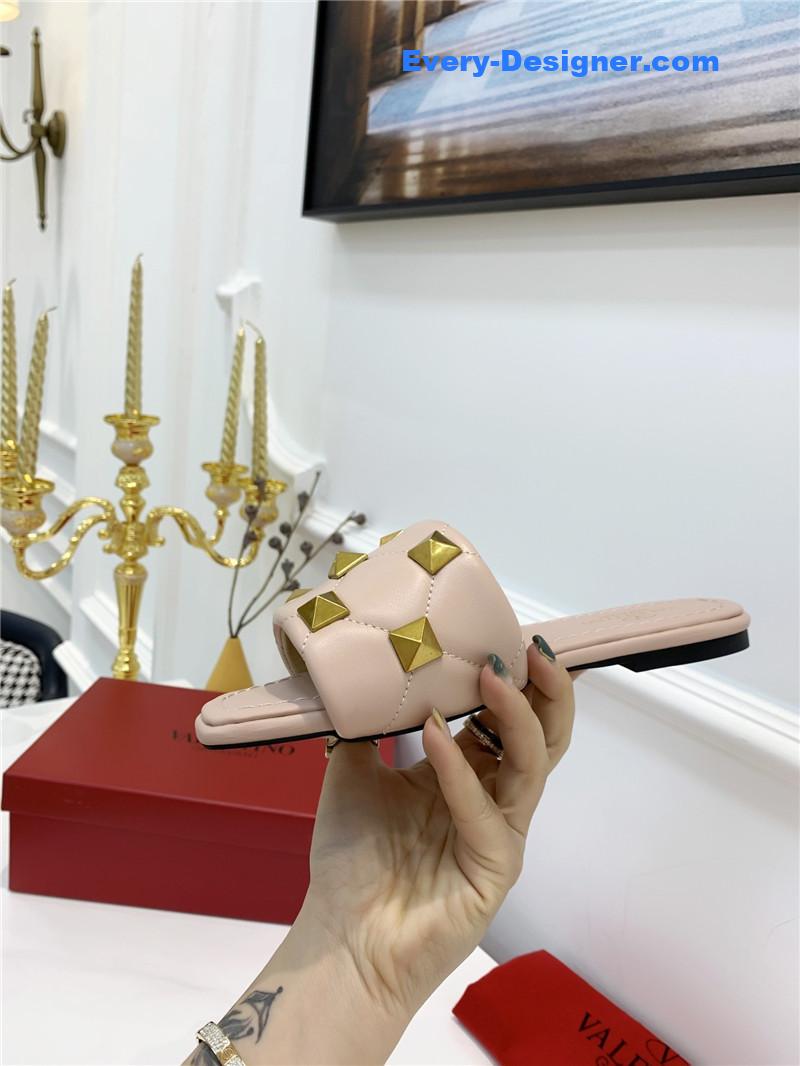 Va1e*ntin0 latest slippers
