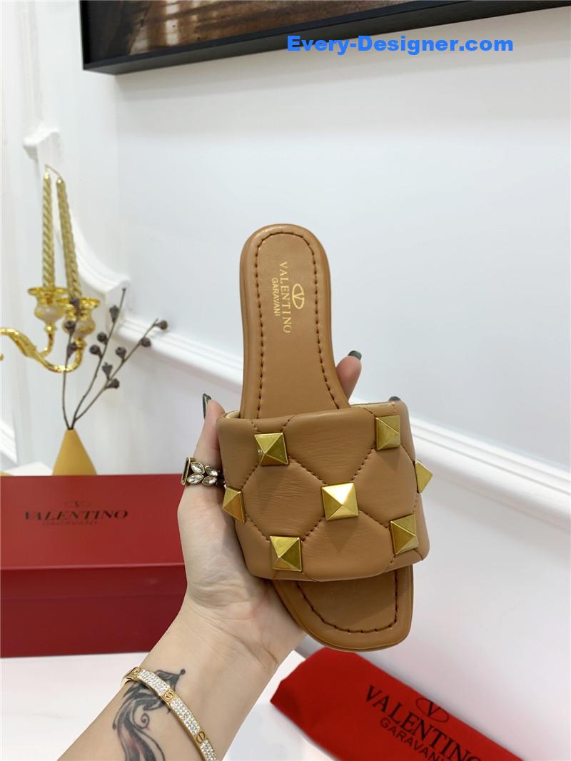 Va1e*ntin0 latest slippers