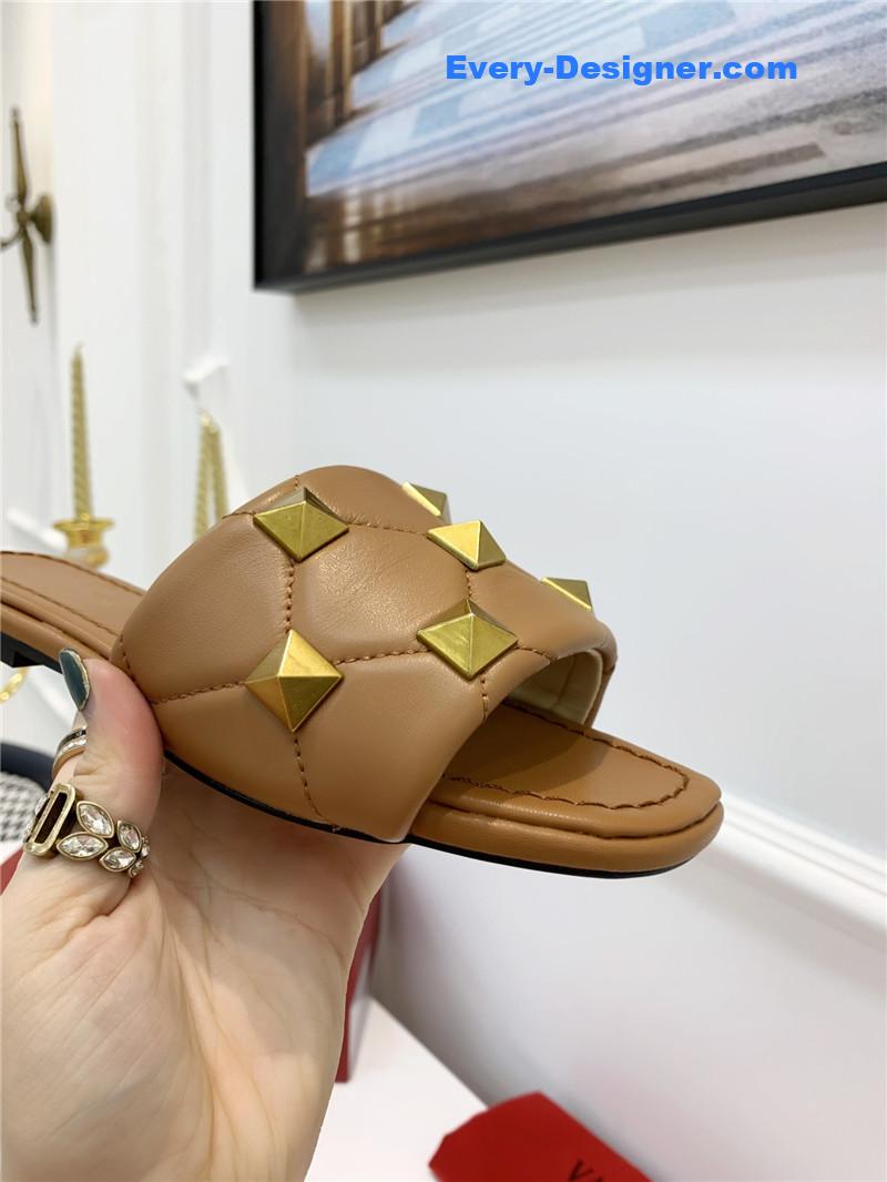 Va1e*ntin0 latest slippers