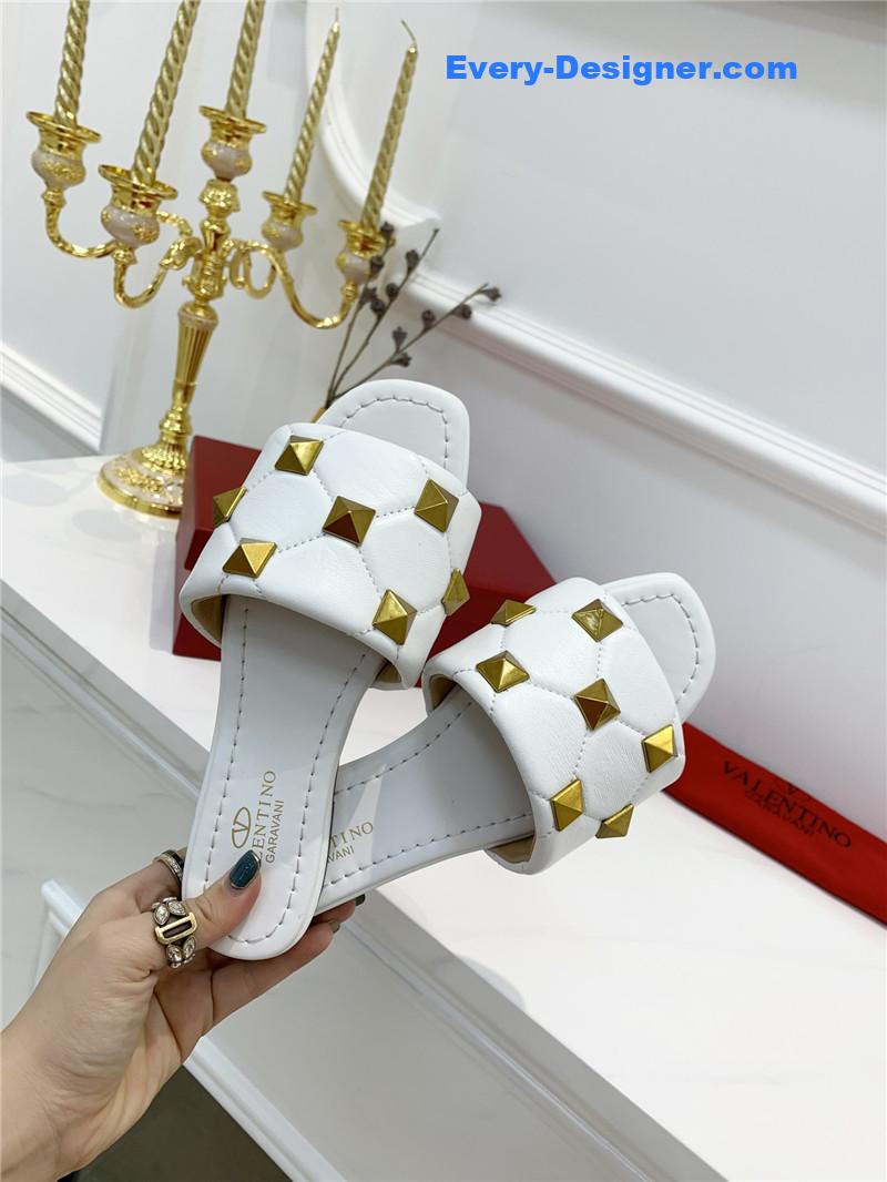 Va1e*ntin0 latest slippers