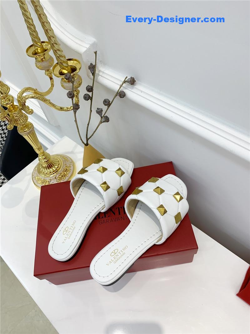 Va1e*ntin0 latest slippers