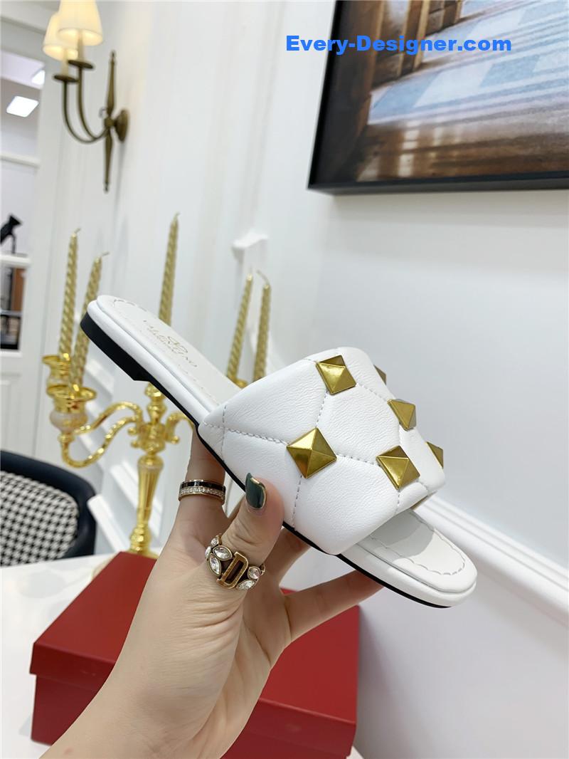 Va1e*ntin0 latest slippers