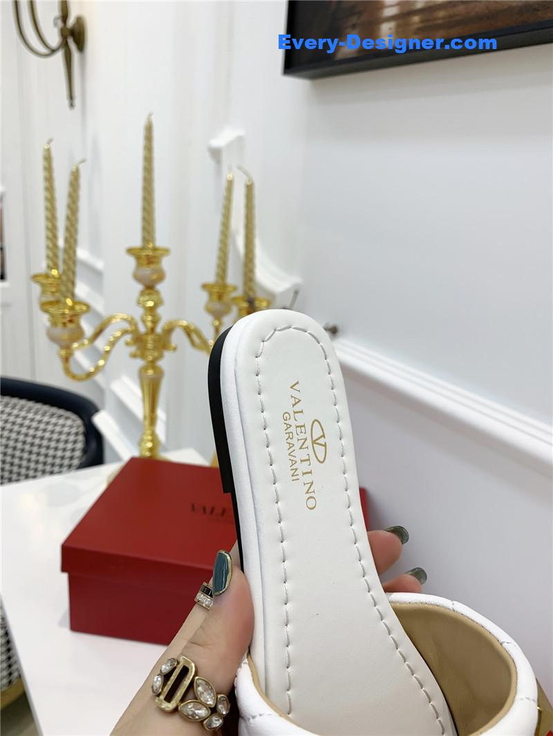 Va1e*ntin0 latest slippers