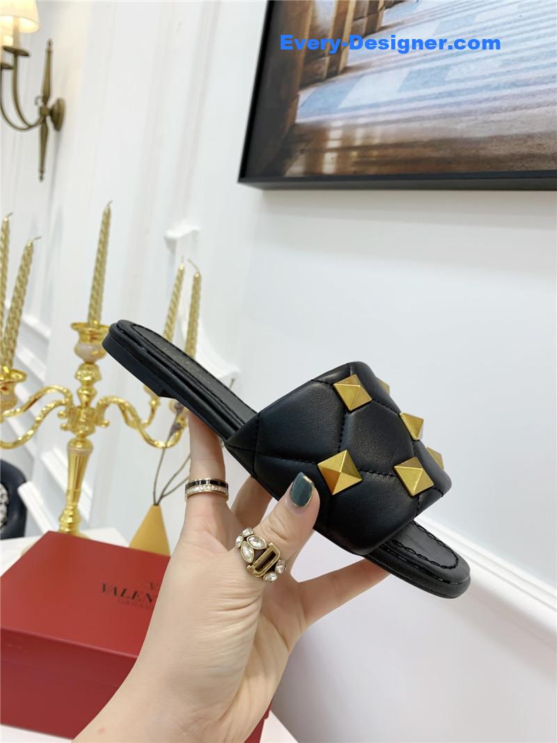Va1e*ntin0 latest slippers