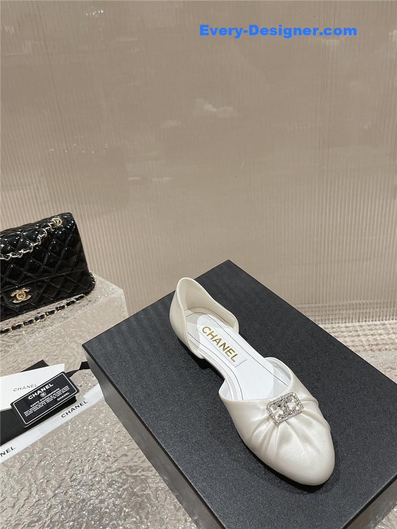 cc explosion D1am0nd buckle hollow sandals