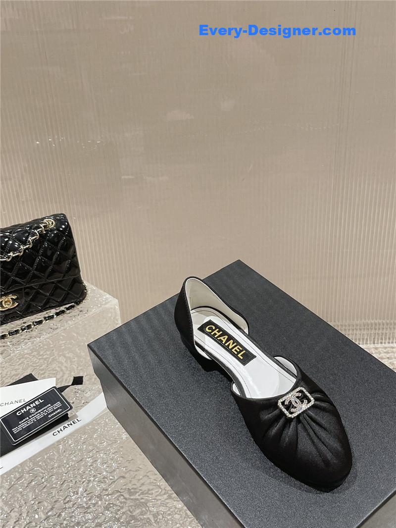 cc explosion D1am0nd buckle hollow sandals