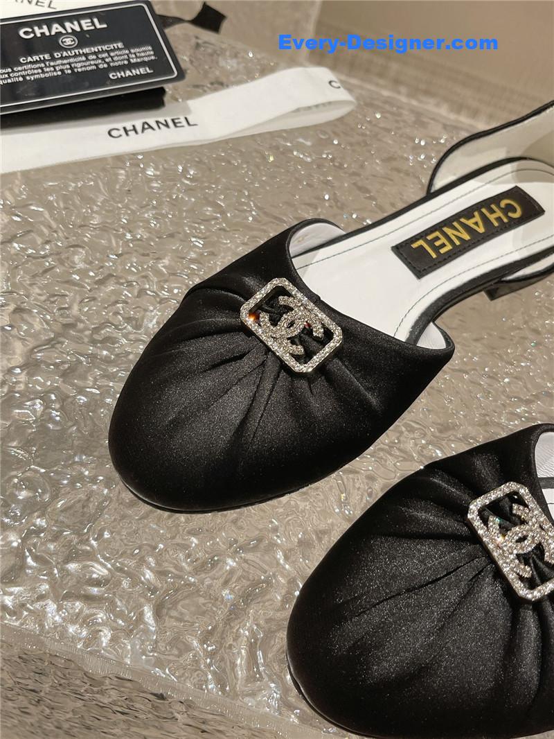 cc explosion D1am0nd buckle hollow sandals