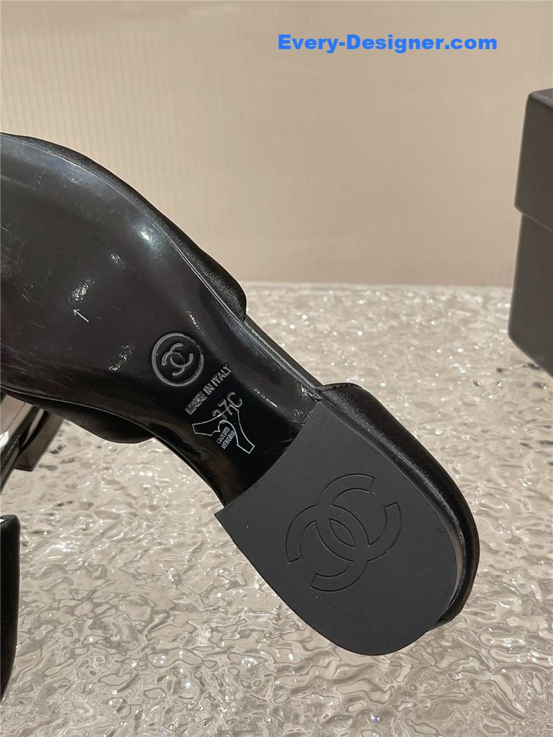 cc explosion D1am0nd buckle hollow sandals