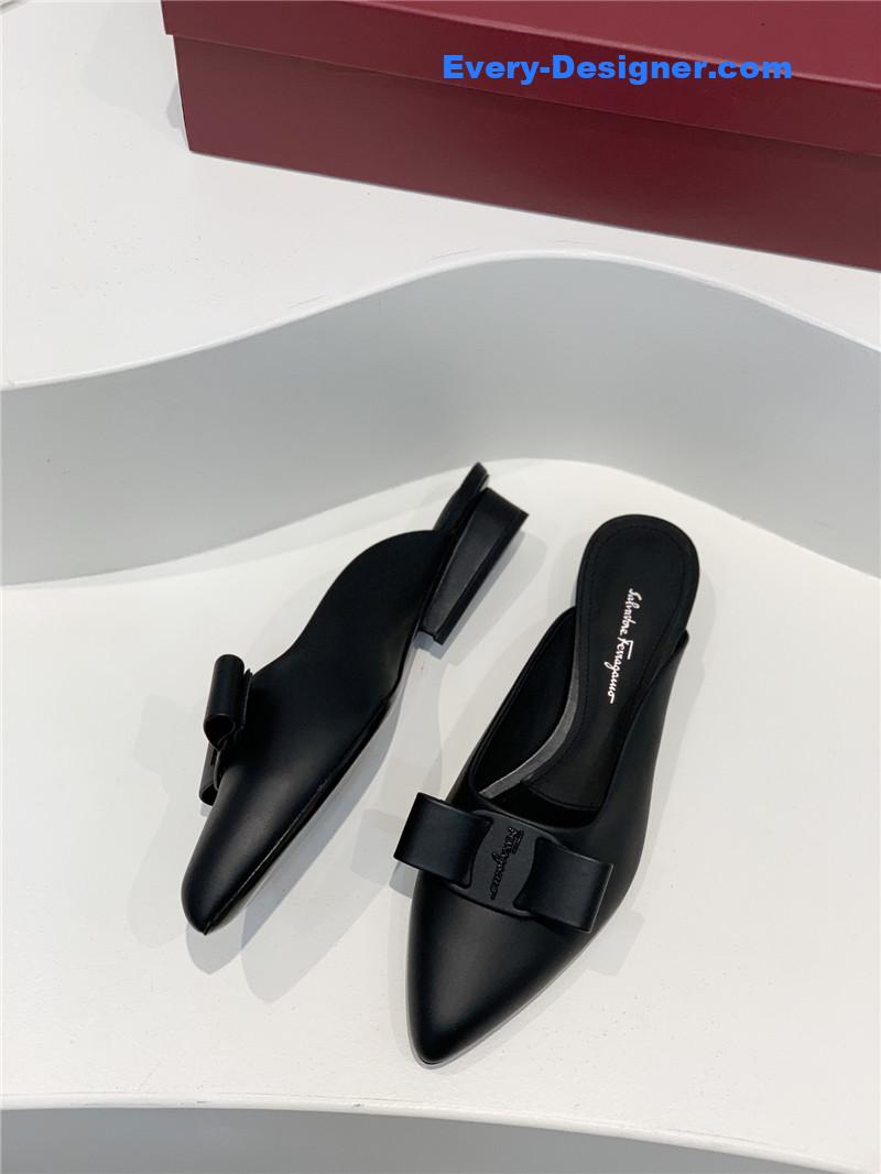 Salvatore Ferragamo new pointed half drag bow slippers