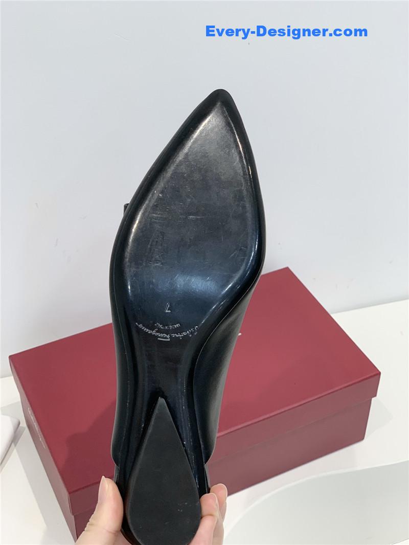 Salvatore Ferragamo new pointed half drag bow slippers