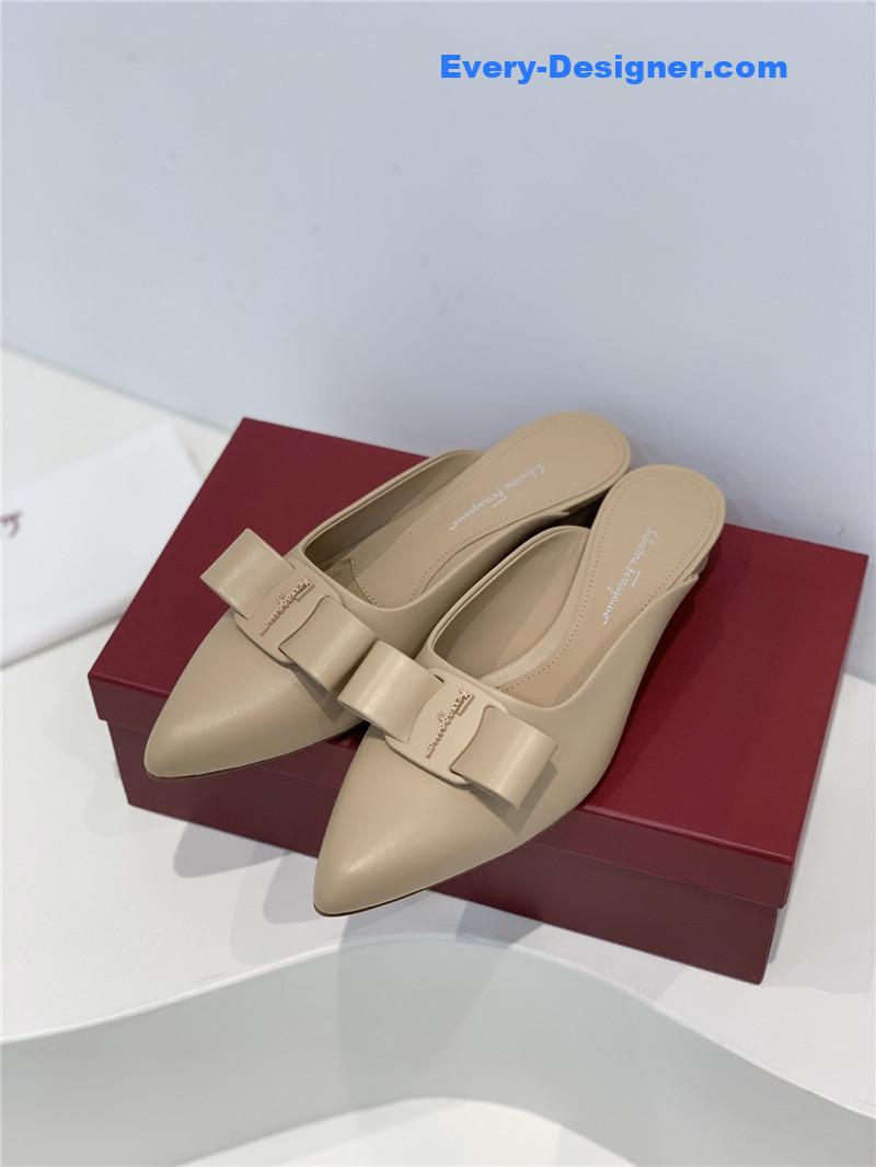 Salvatore Ferragamo new pointed half drag bow slippers