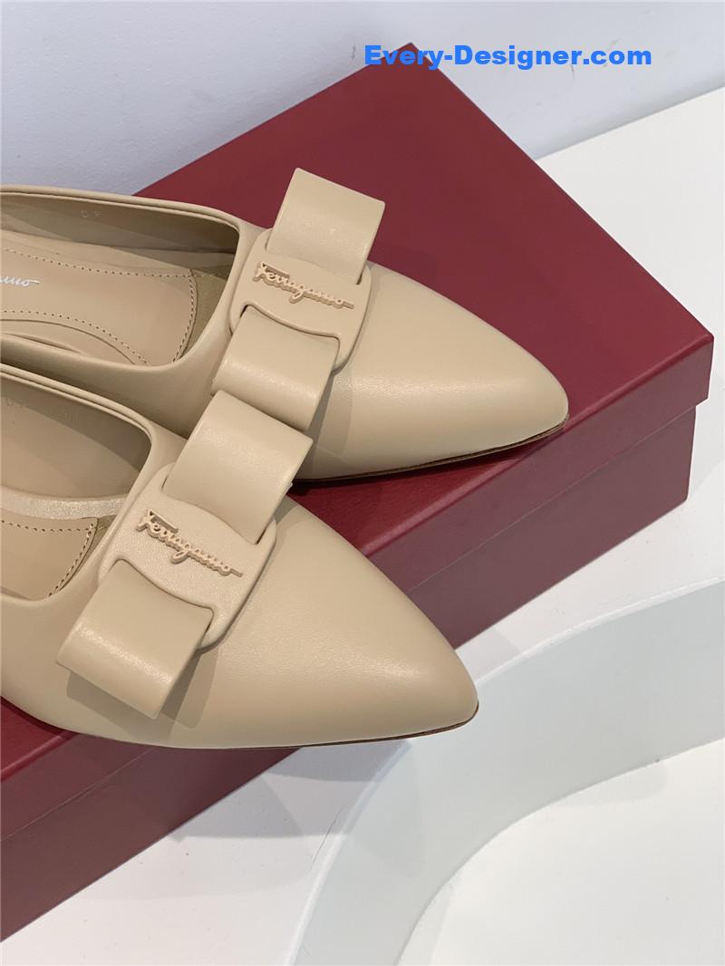 Salvatore Ferragamo new pointed half drag bow slippers