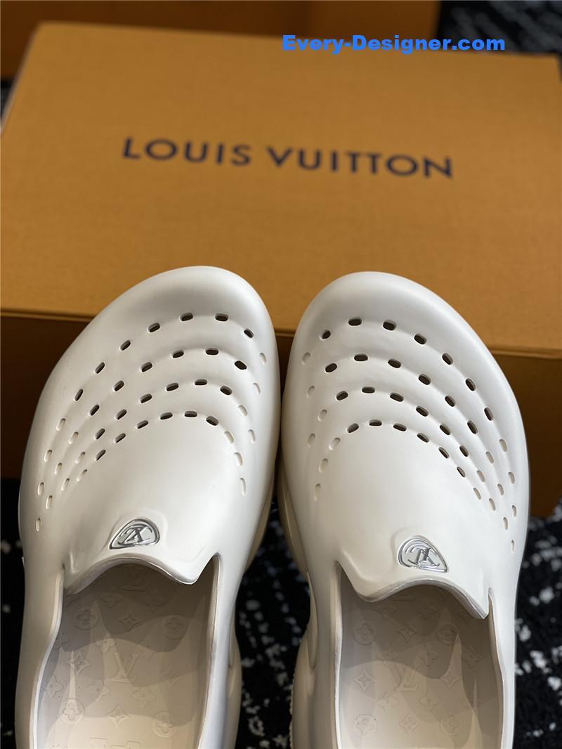 l0vis Vvtt0n lv new shark slippers